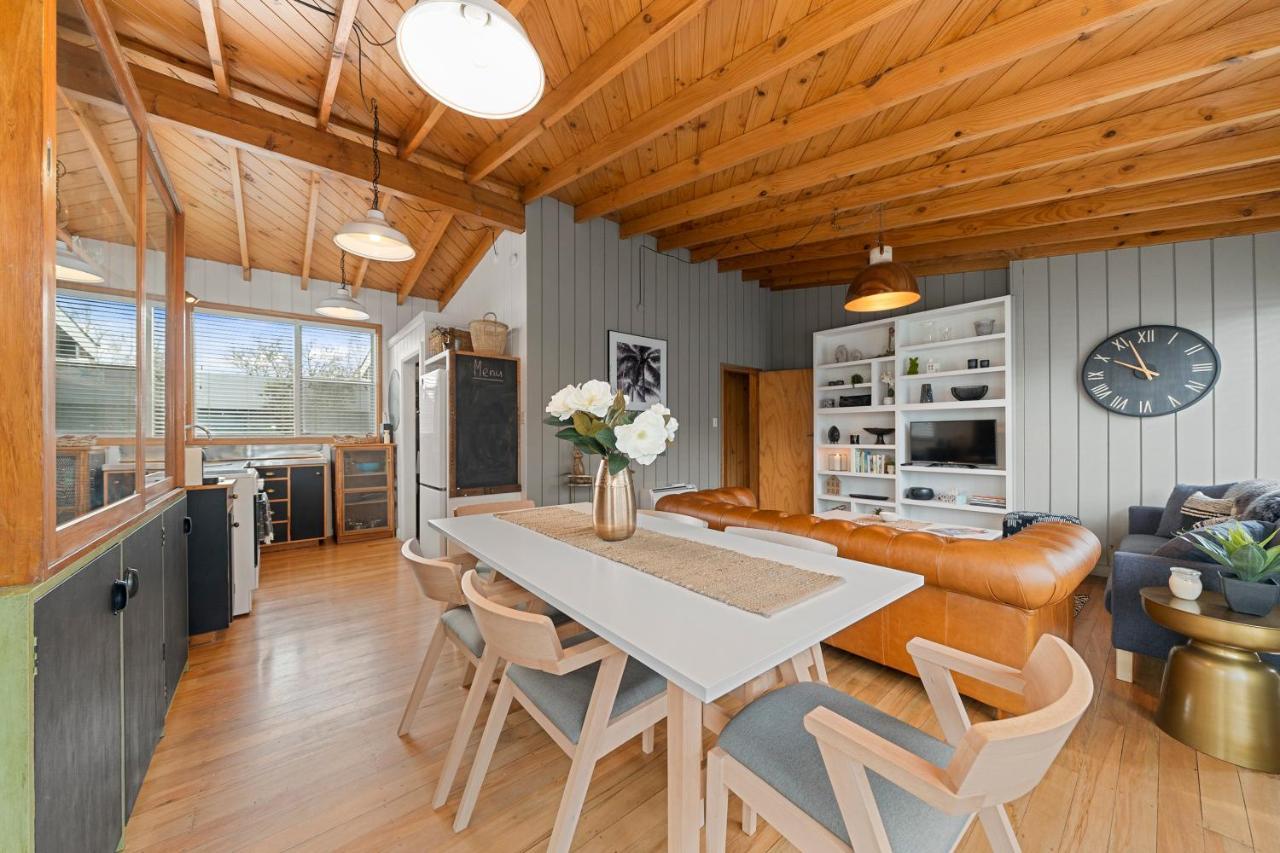 The Walnut Tree House - Martinborough Holiday Home Dış mekan fotoğraf
