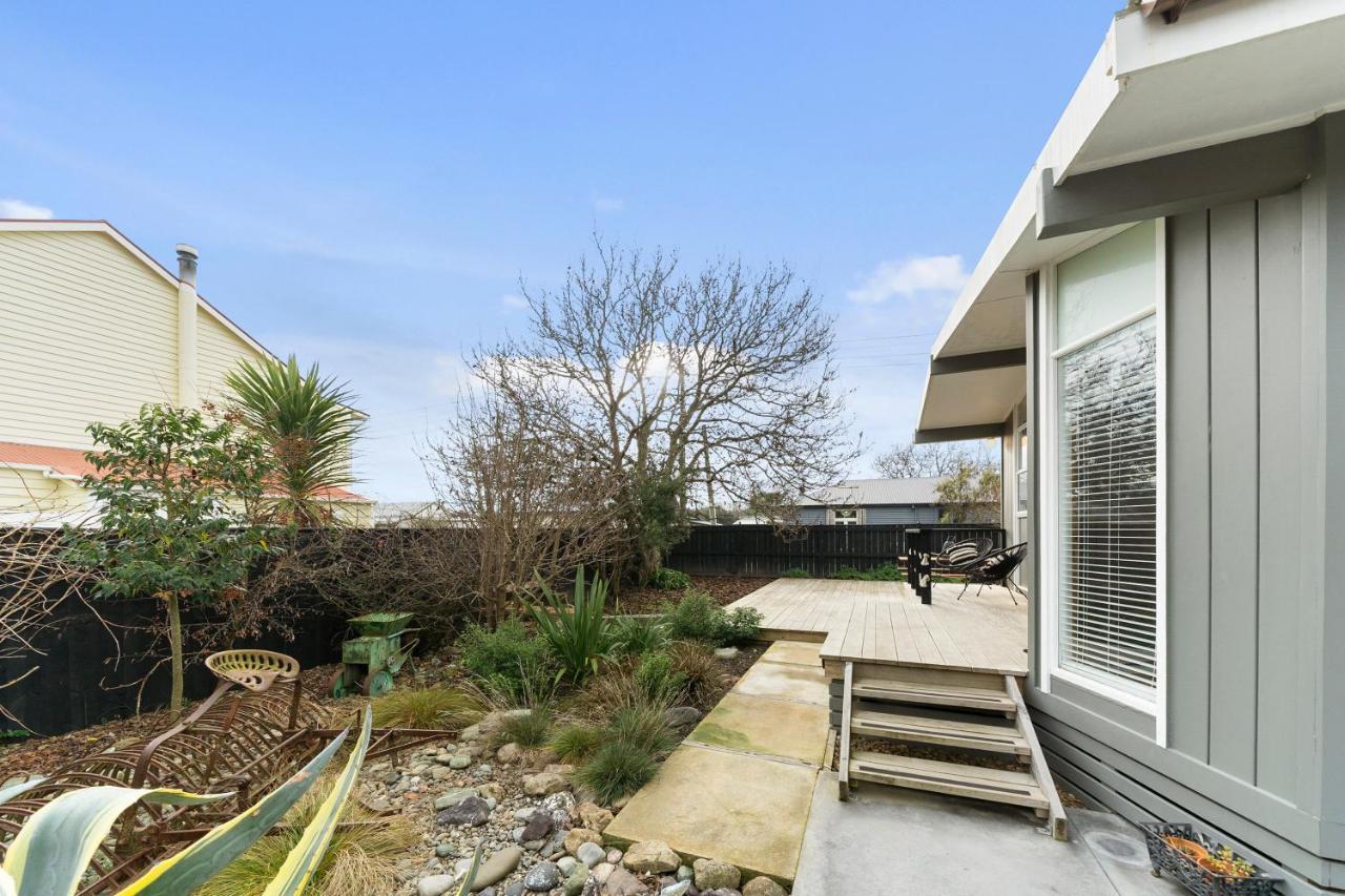 The Walnut Tree House - Martinborough Holiday Home Dış mekan fotoğraf