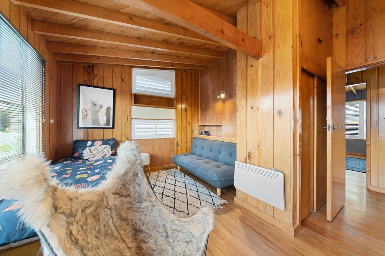 The Walnut Tree House - Martinborough Holiday Home Dış mekan fotoğraf